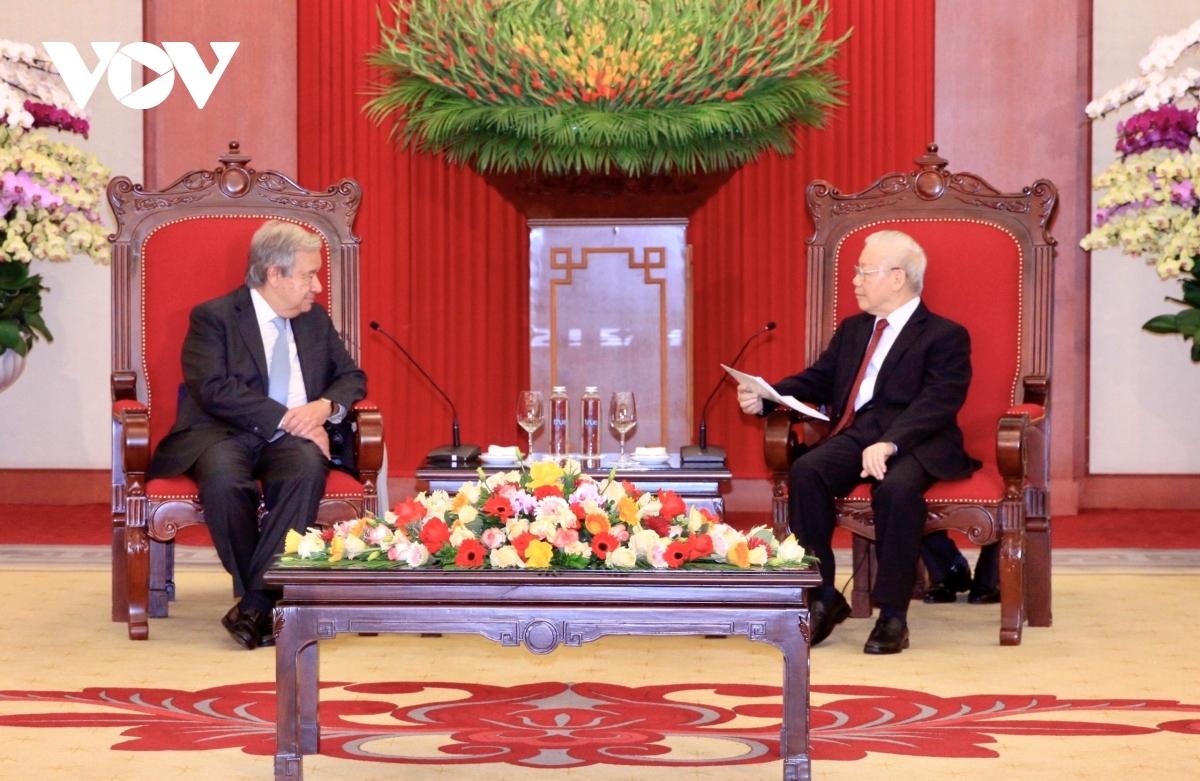 Party leader Trong welcomes UN leader Guterres in Hanoi